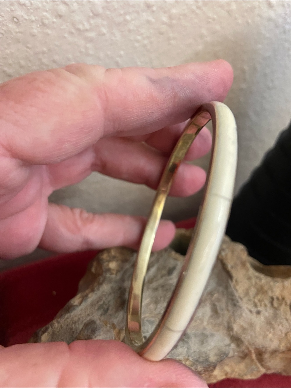 Vintage 70s Bone & Polished Brass Thin Bangle Bracelet - Picture 3 of 7